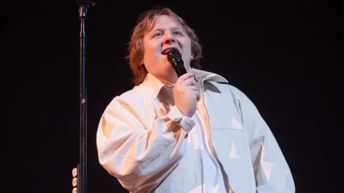 Lewis Capaldi Struggles With Tourette’s Symptoms On Stage