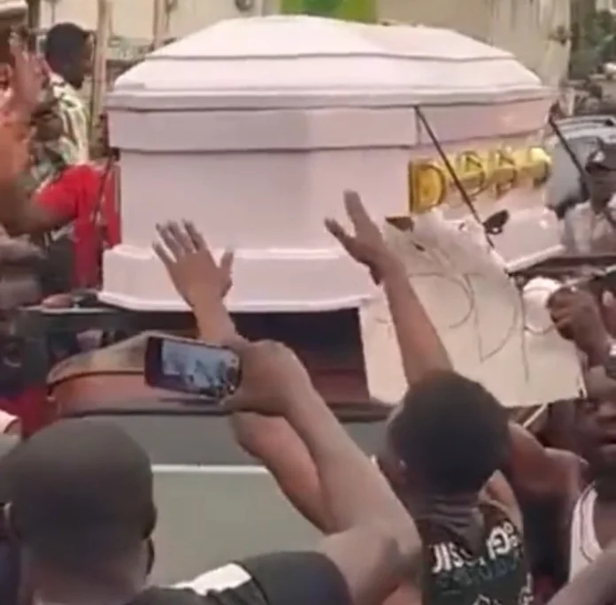 Abia Residents Carry Coffins To Bury PDP As They Celebrate Emergence Of LP’s Alex Otti As Governor Of The State