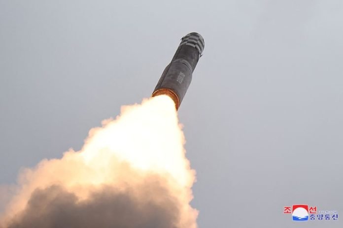 Video: North Korea Launches Two Missiles In Defense After Us Deployed A Nuclear Sub To South Korea