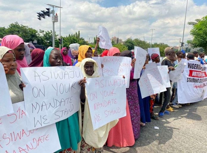 Group Of Women In Support Of President Tinubu Spotted Outside The Presidential Election Tribunal (Photos)