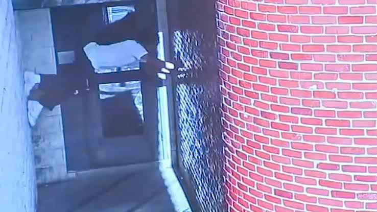 WATCH: Convicted murderer ESCAPES from Pennysylvania prison by climbing ...