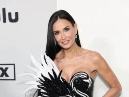  Demi Moore Leads The Best Dressed Alongside Calista Flockhart And Naomi Watts On Red Carpet