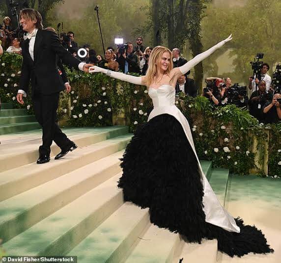 Met Gala 2024: Nicole Kidman STUNS in a dramatic Balenciaga ballgown ...